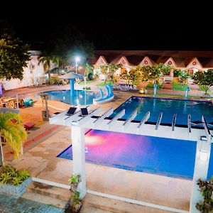 Cris Del Mar Resort